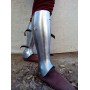 Closed greaves