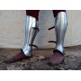 Closed greaves