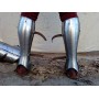 Closed greaves