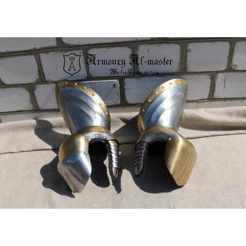 Italian gauntlets with brass decoration