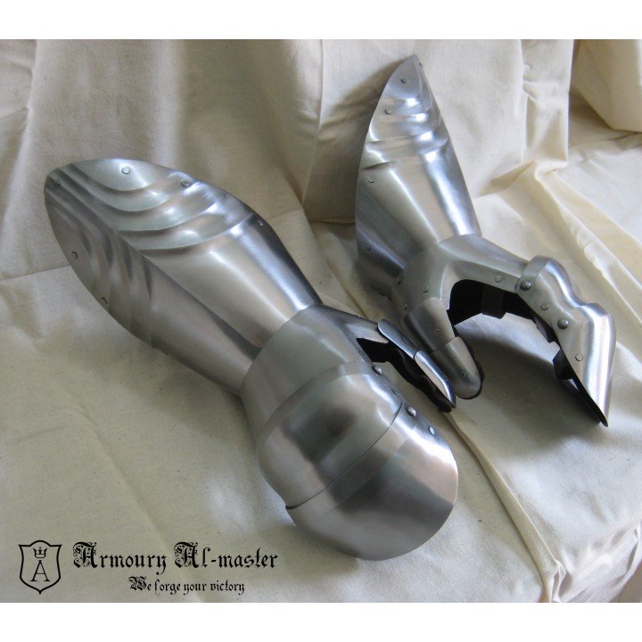 Italian gauntlets with ribs