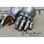 Set arms 14 century with gloves