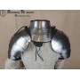 Set gorget with spaulders